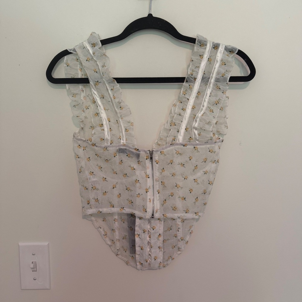PrettyLittleThing White Floral Mesh Corset Top Ruffle Lace Up V-Neck Size 2 NWT - Picture 3 of 5